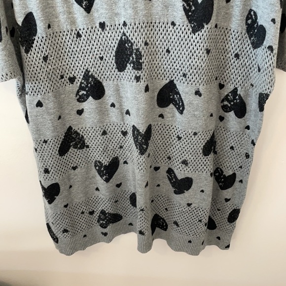 Torrid Open Stitch Grey/Black Heart Sweater- Size 1 - Picture 5 of 7